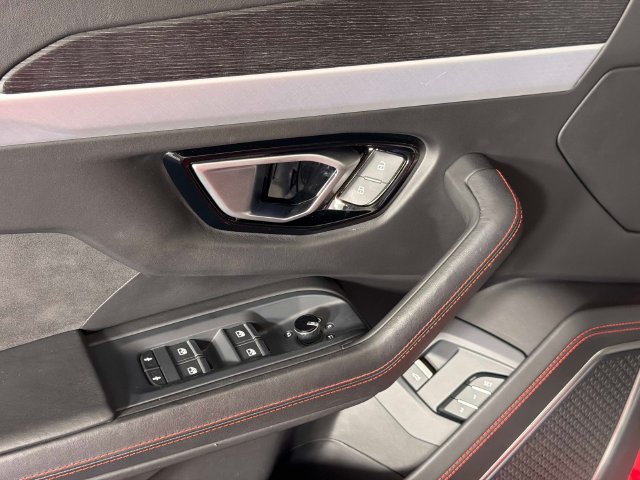 Used 2020 Lamborghini Urus AWD/4WD image 37
