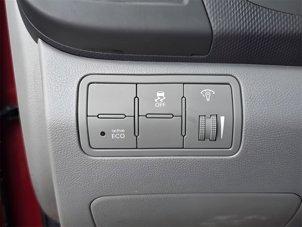 Used 2013 Hyundai Accent SE image 24