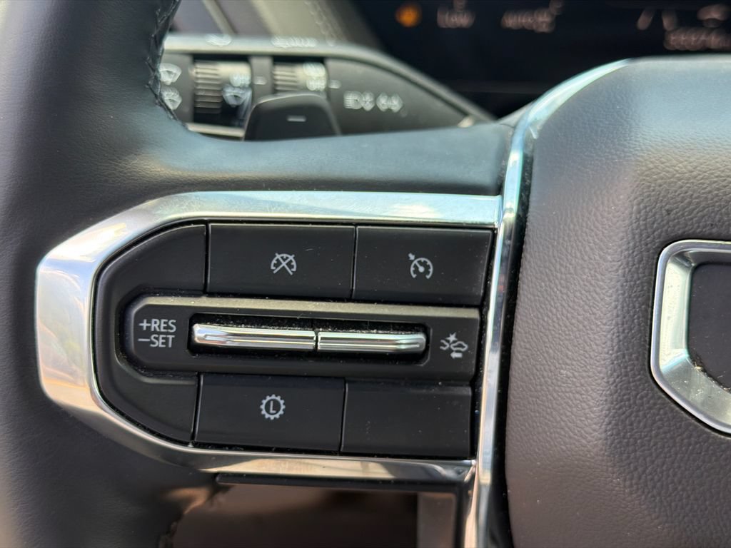 Used 2025 GMC Yukon Denali AWD/4WD image 24