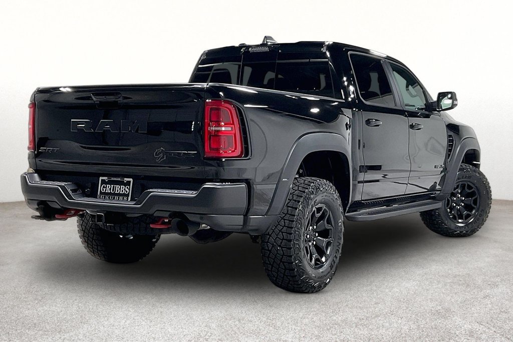 Used 2027 RAM 1500 4x4 Crew Cab image 2