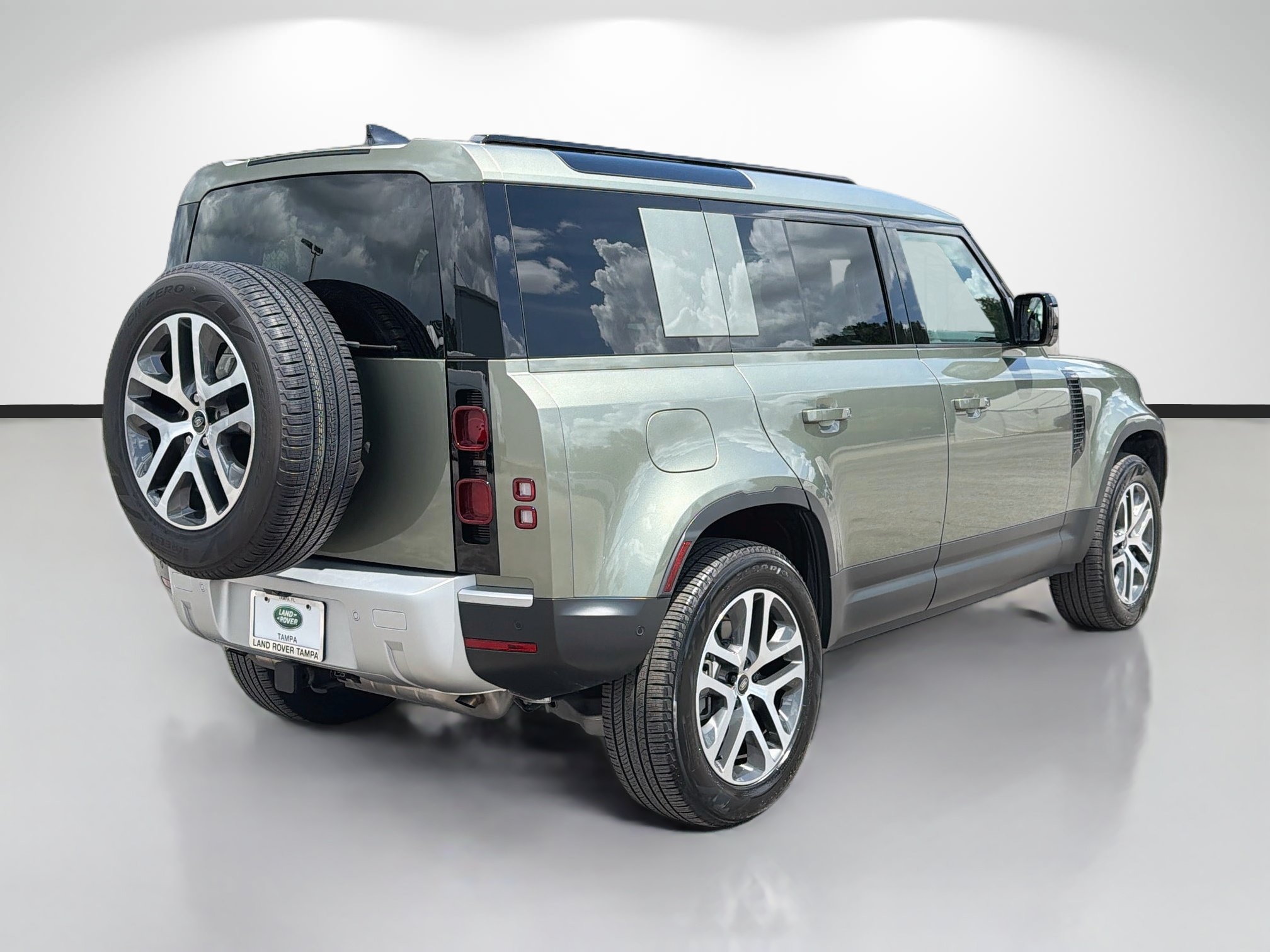 Used 2025 Land Rover Defender 110 S AWD/4WD image 5