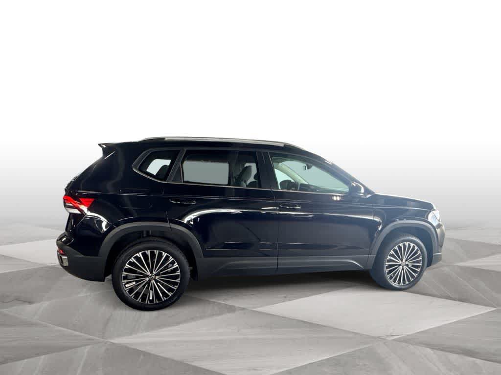 New 2025 Volkswagen Taos SE FWD image 9