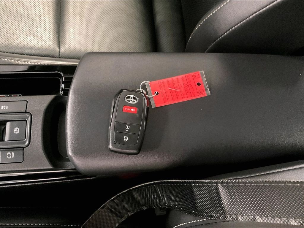 Used 2024 Toyota Prius XLE AWD/4WD image 30