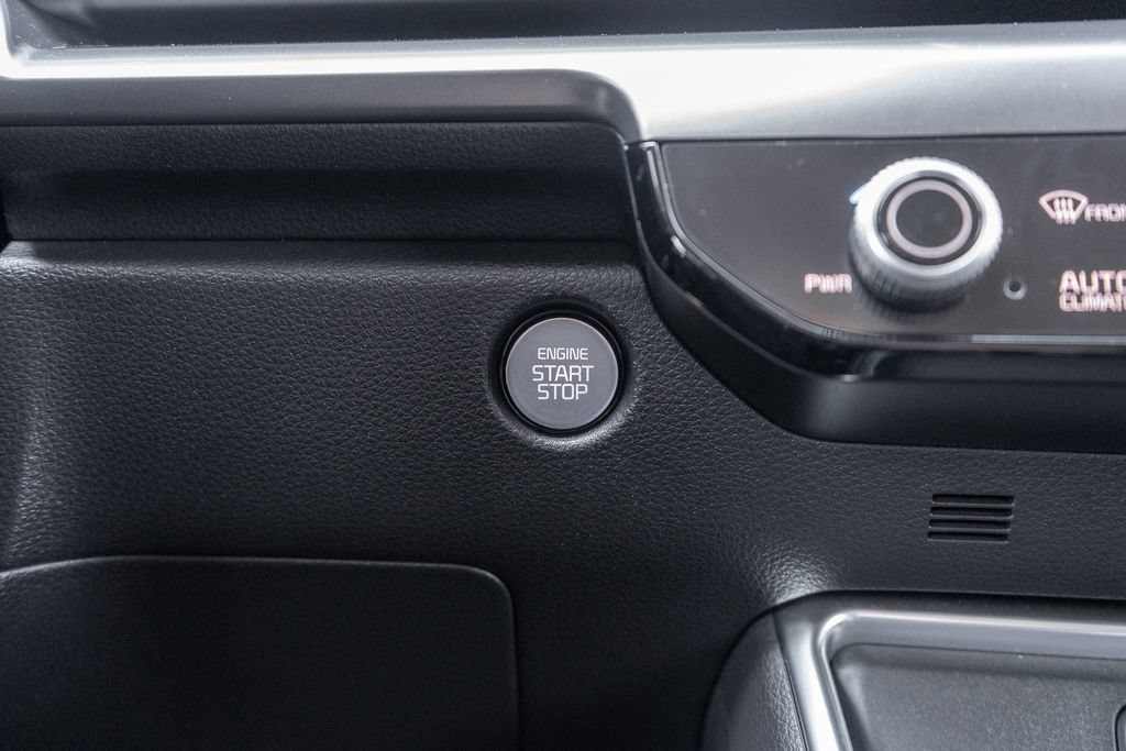 Used 2025 Kia Carnival SX w/ SX Dark Edition Package FWD image 27