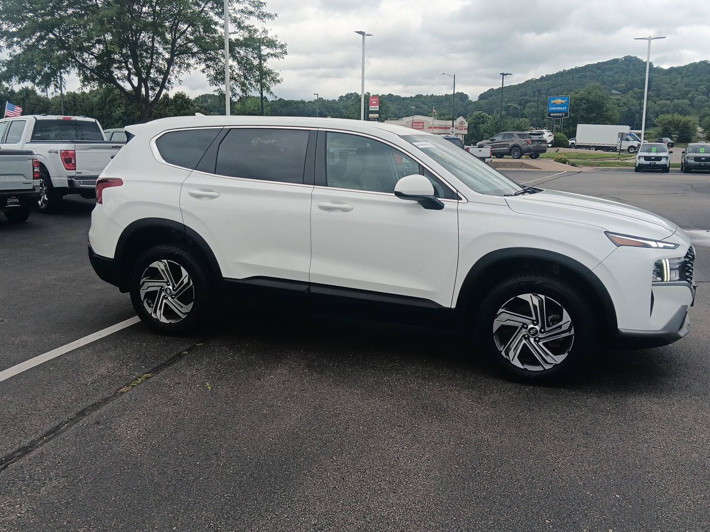 Used 2023 Hyundai Santa Fe SE AWD/4WD image 2