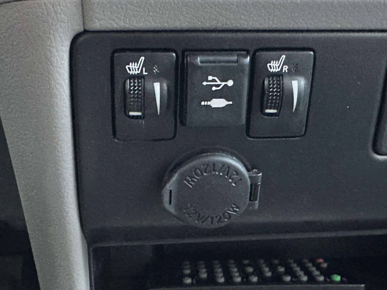 Used 2020 Toyota Sienna XLE w/ XLE Navigation Package FWD image 35