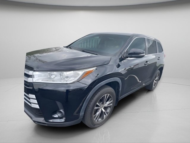 Used 2019 Toyota Highlander LE image 2