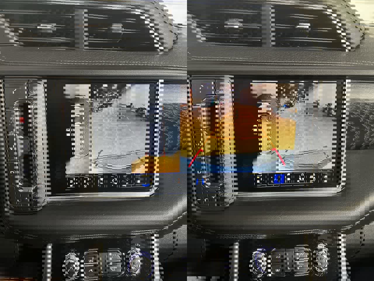 Used 2023 GMC Yukon XL Denali image 19