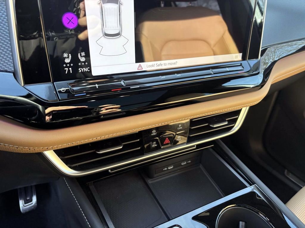 Used 2024 Volkswagen Atlas Cross Sport SEL R-Line image 21