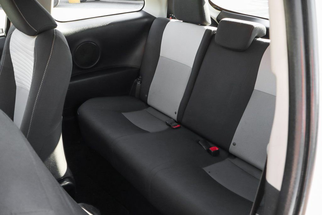 Used 2018 Toyota Yaris LE w/ Carpet Mat Package FWD image 19