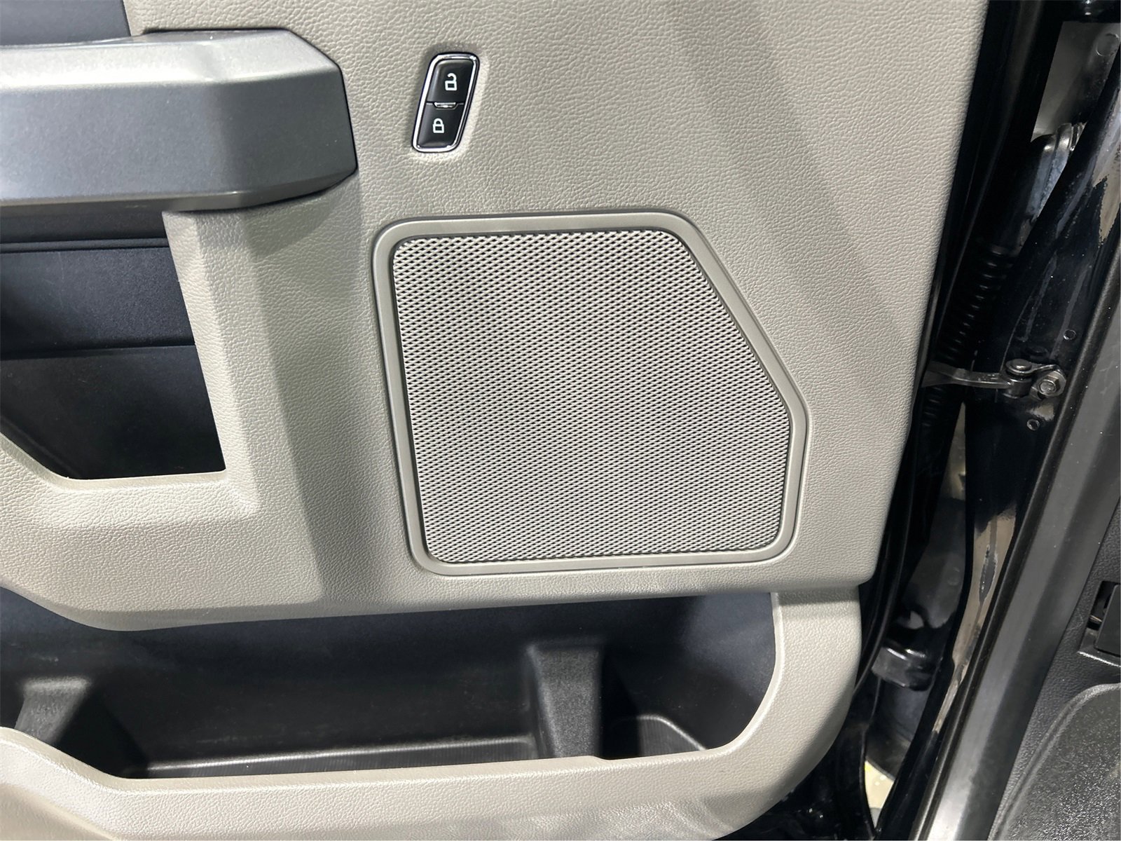 Used 2018 Ford F150 XLT w/ Equipment Group 302A Luxury image 28