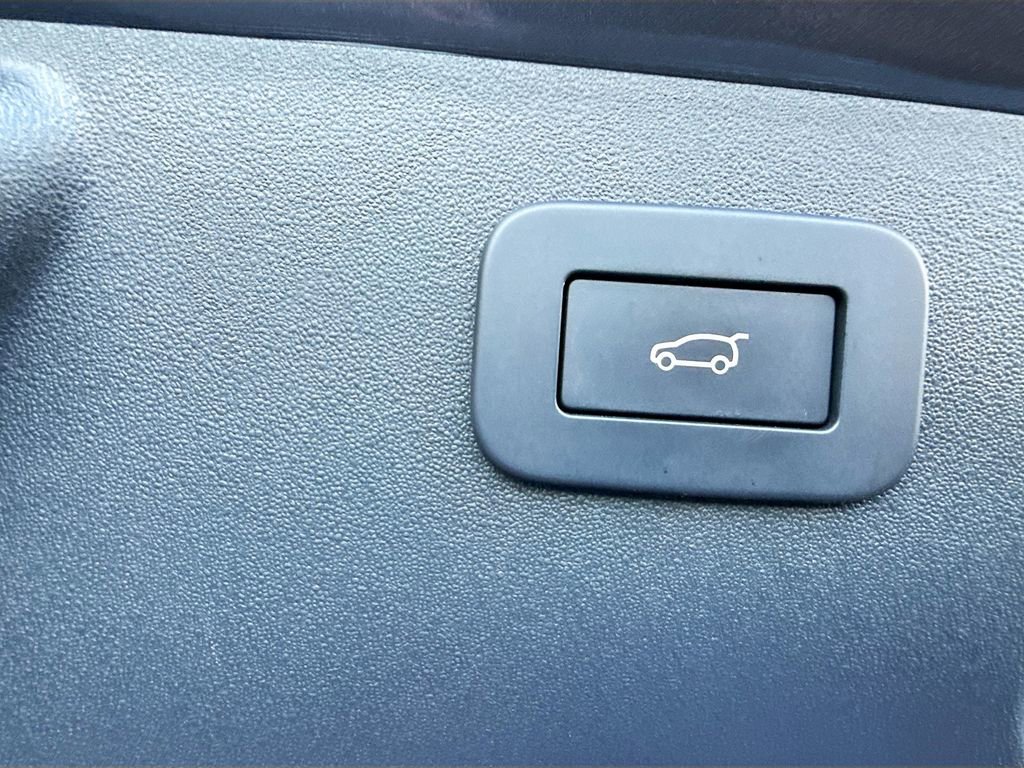 Used 2023 Jaguar E-PACE SE image 31