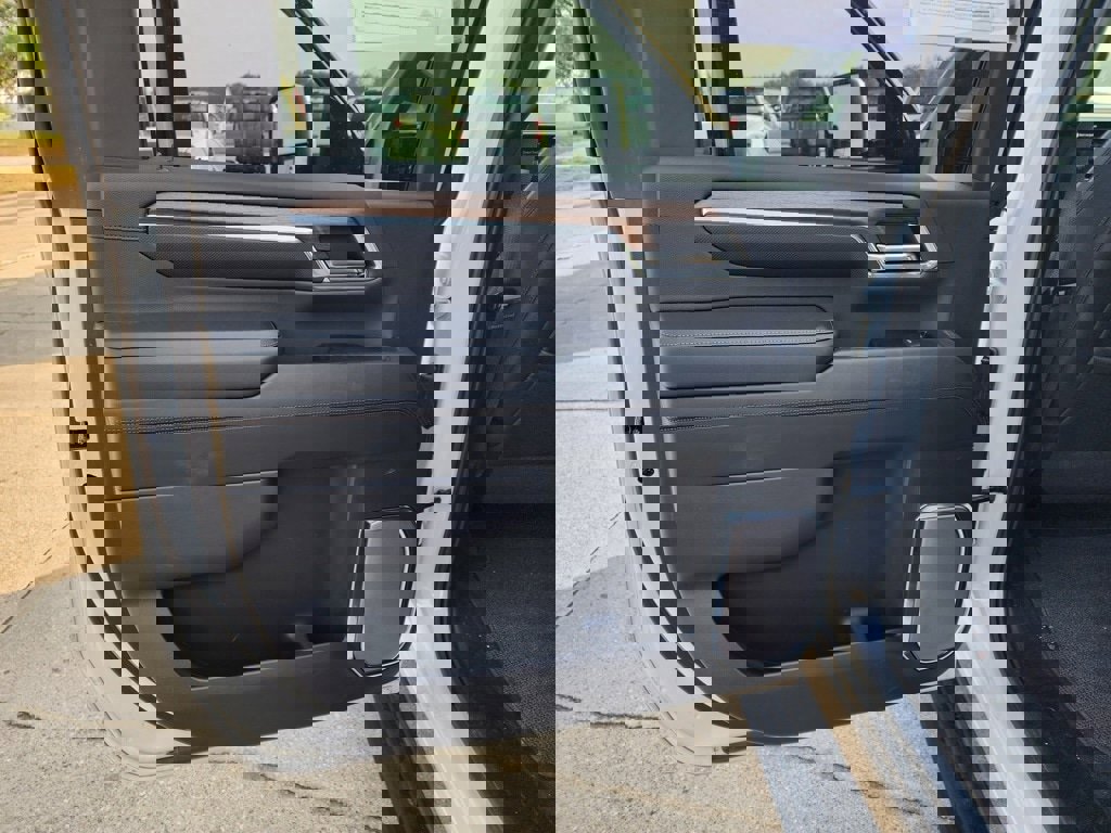 Used 2024 Chevrolet Silverado 2500 High Country w/ Technology Package image 10