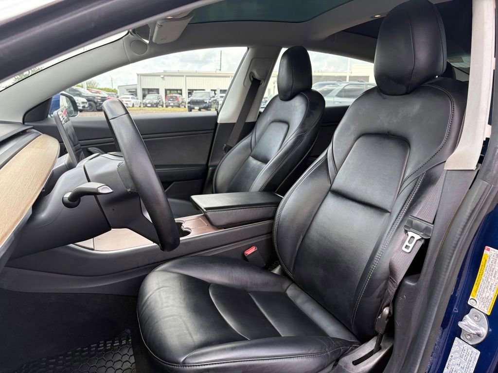 Used 2019 Tesla Model 3 Standard Range Plus image 11