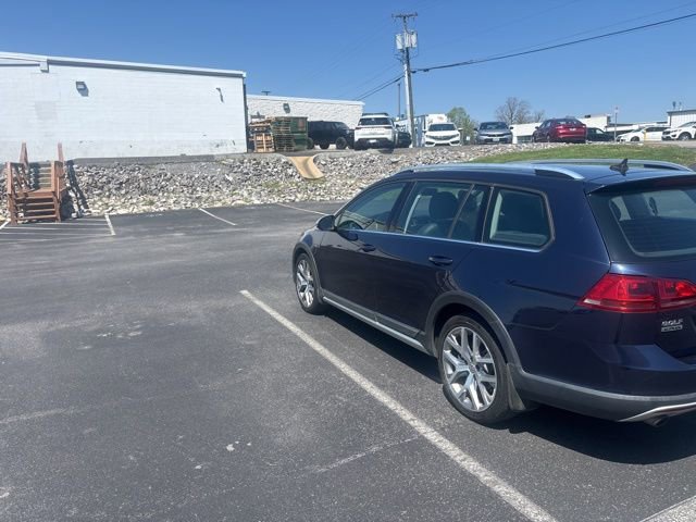 Used 2017 Volkswagen Golf Alltrack SEL image 3