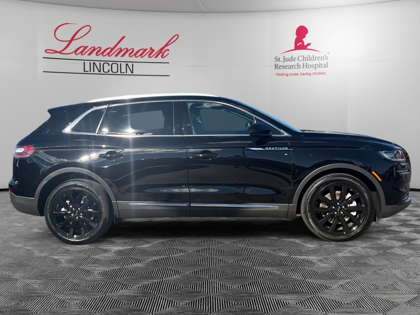 Certified 2023 Lincoln Nautilus Reserve w/ Monochromatic Package image 6