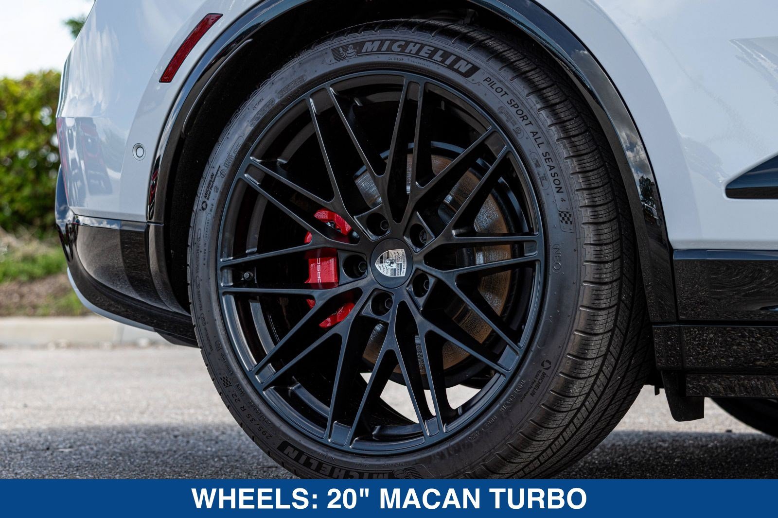 Used 2025 Porsche Macan Turbo Electric AWD/4WD image 33