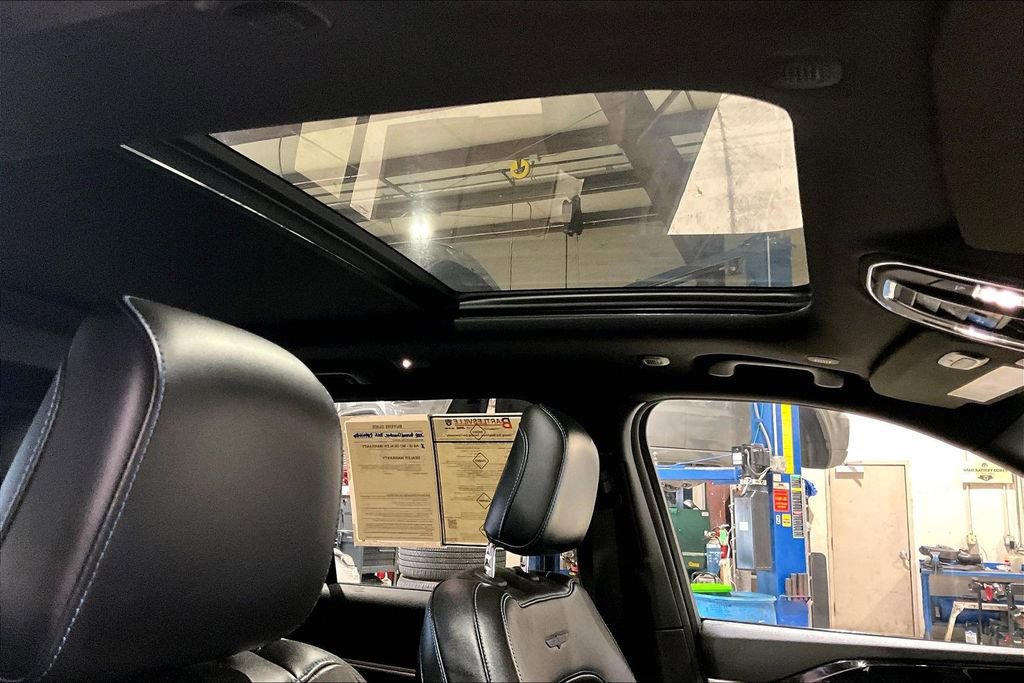 Used 2024 Jeep Grand Cherokee Trailhawk image 19