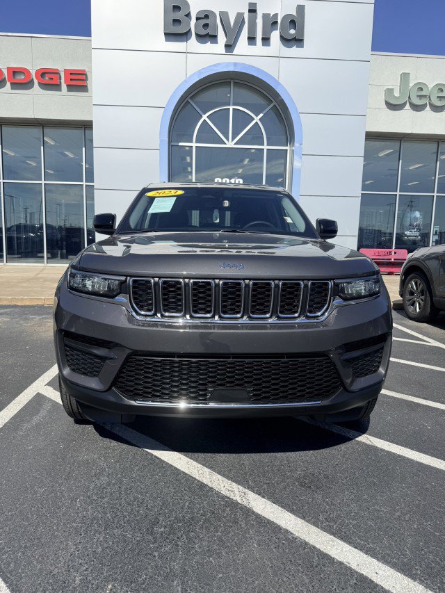 Used 2023 Jeep Grand Cherokee Laredo w/ Luxury Tech Group I