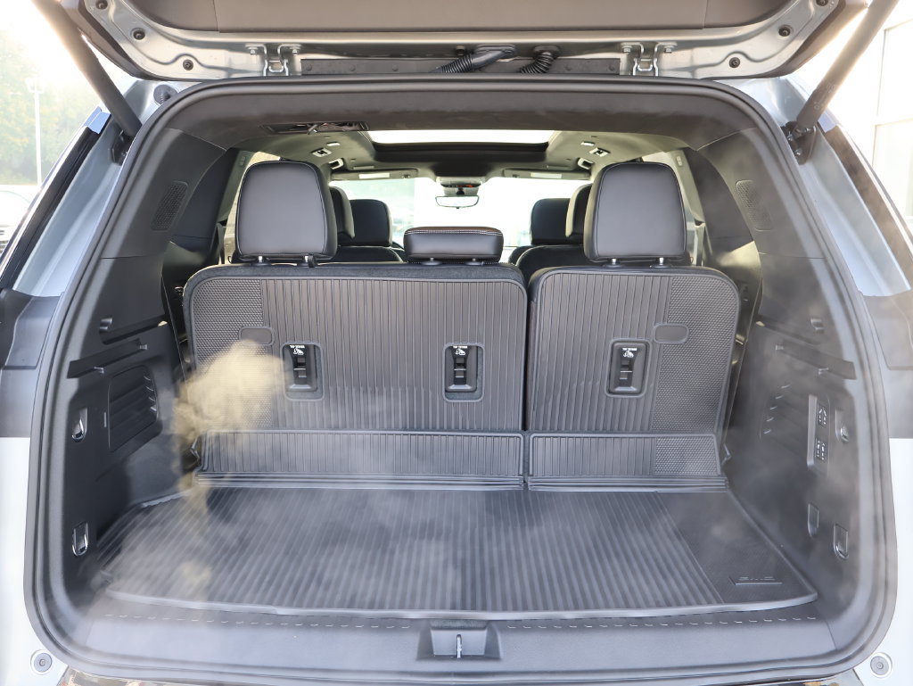 New 2027 GMC Acadia Denali Ultimate w/ LPO, Floor Liner Package AWD/4WD image 32
