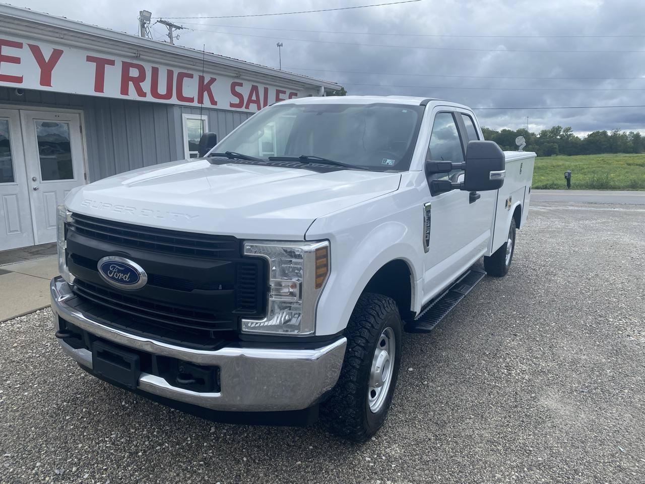 Used 2018 Ford F350 XL AWD/4WD image 3