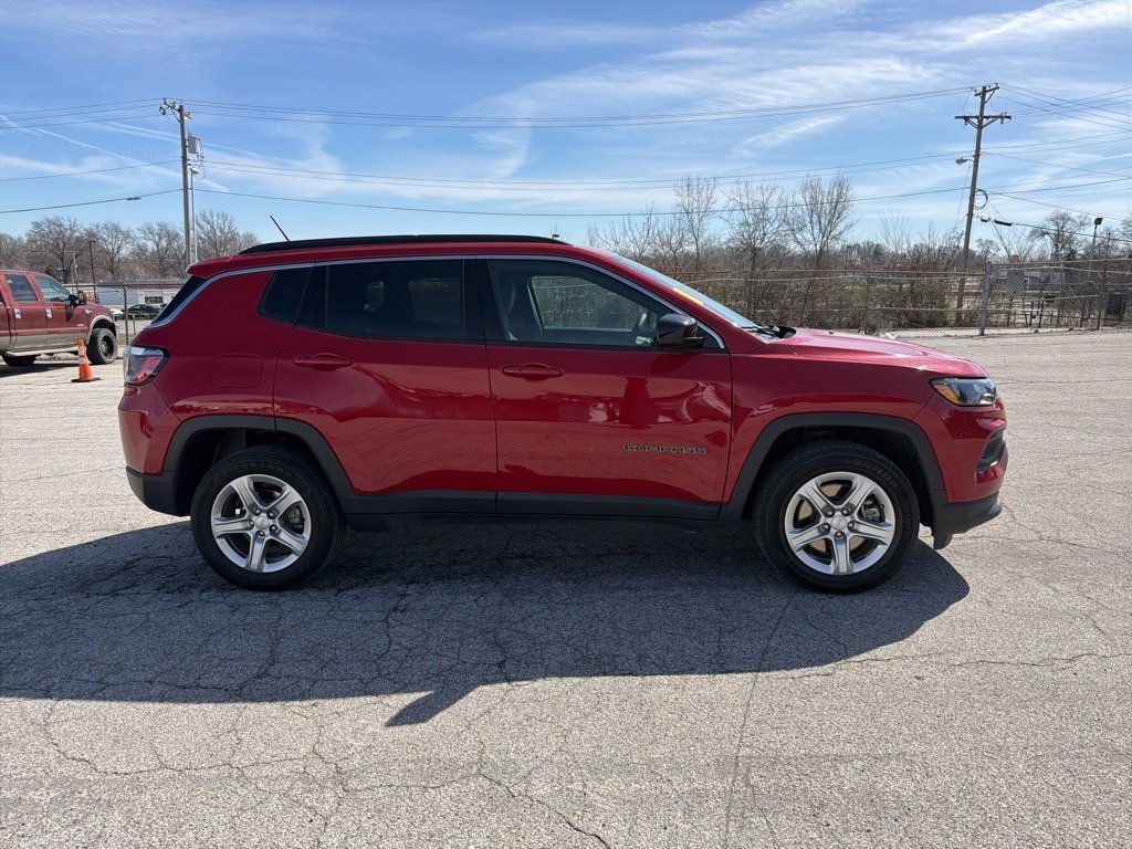 Used 2023 Jeep Compass Latitude image 6