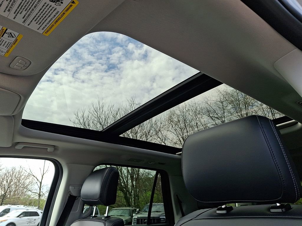 Used 2025 Ford Expedition Platinum image 15