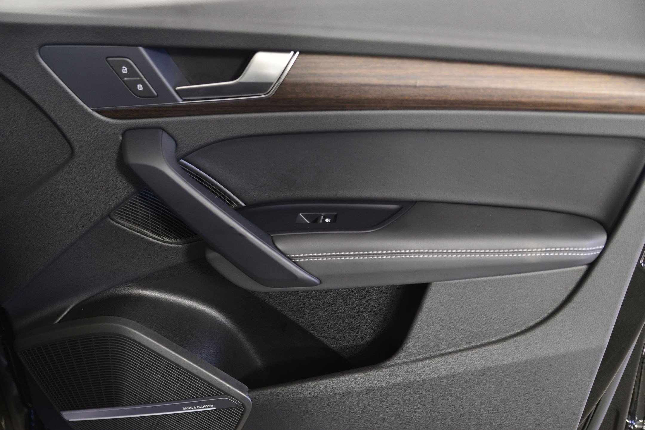 Certified 2025 Audi Q5 e Premium Plus image 11