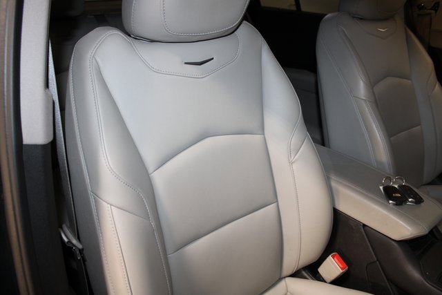 Certified 2022 Cadillac XT4 Luxury w/ Cold Weather Package image 18