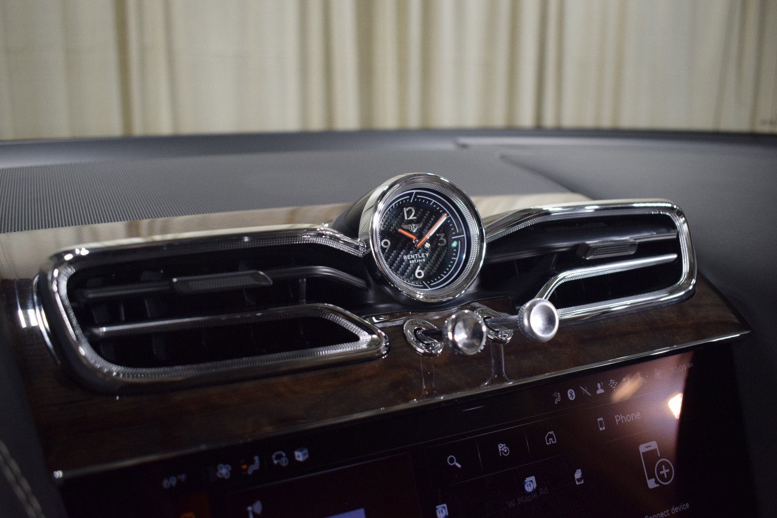 New 2025 Bentley Bentayga image 33