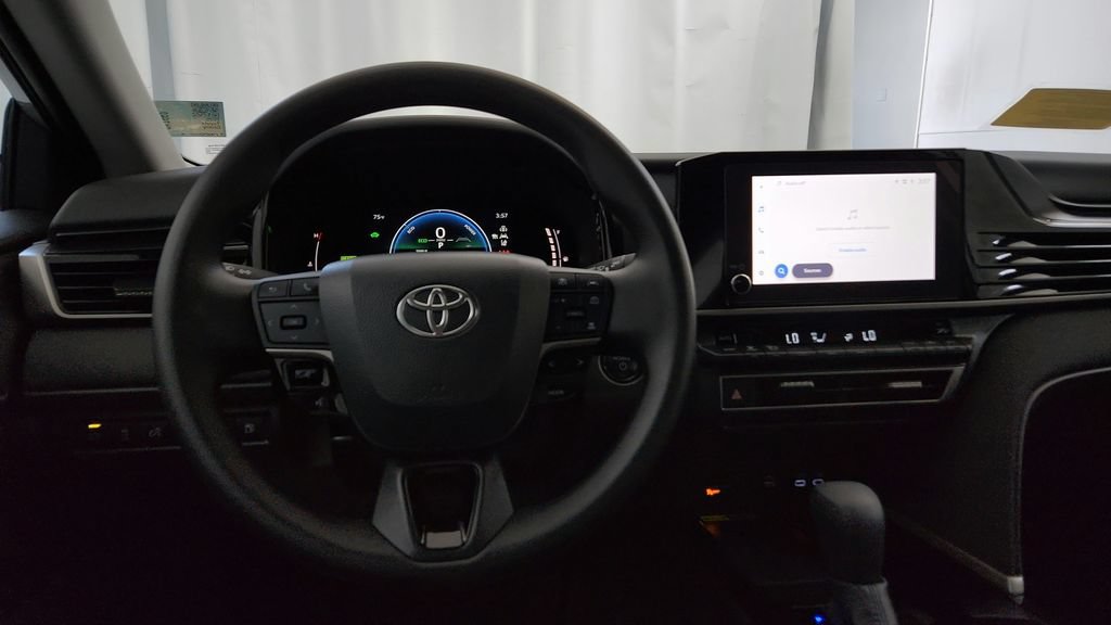 Used 2025 Toyota Camry LE AWD/4WD image 27