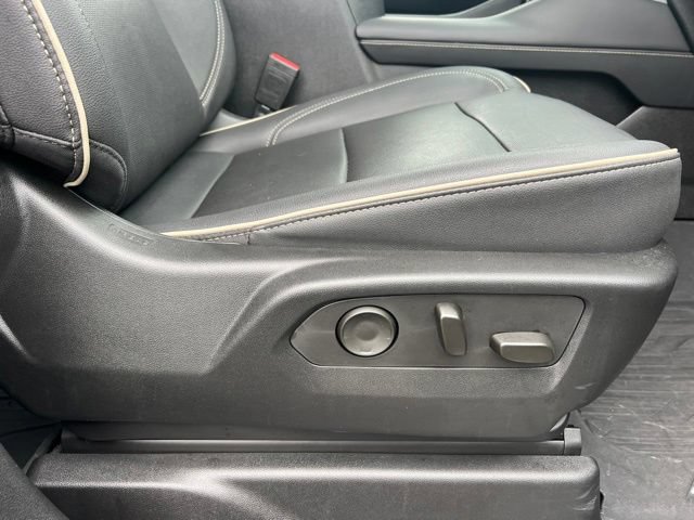 Used 2023 GMC Yukon SLT w/ SLT Luxury Package AWD/4WD image 14