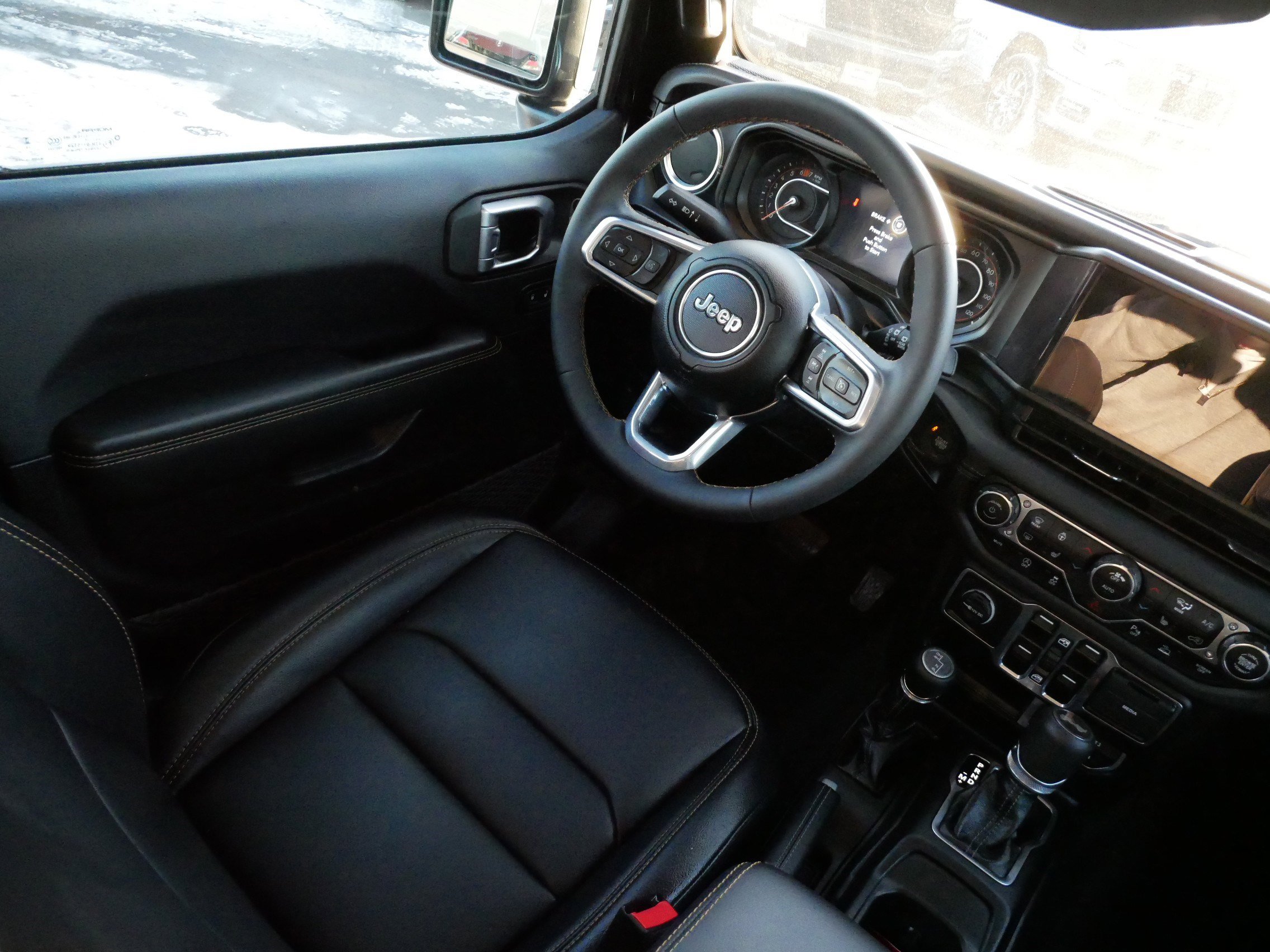 Used 2024 Jeep Wrangler Sahara w/ Technology Group image 9