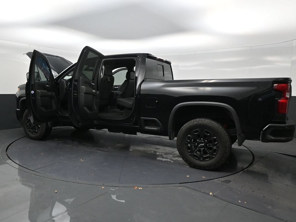 Used 2022 Chevrolet Silverado 2500 LT w/ Midnight Edition AWD/4WD image 31