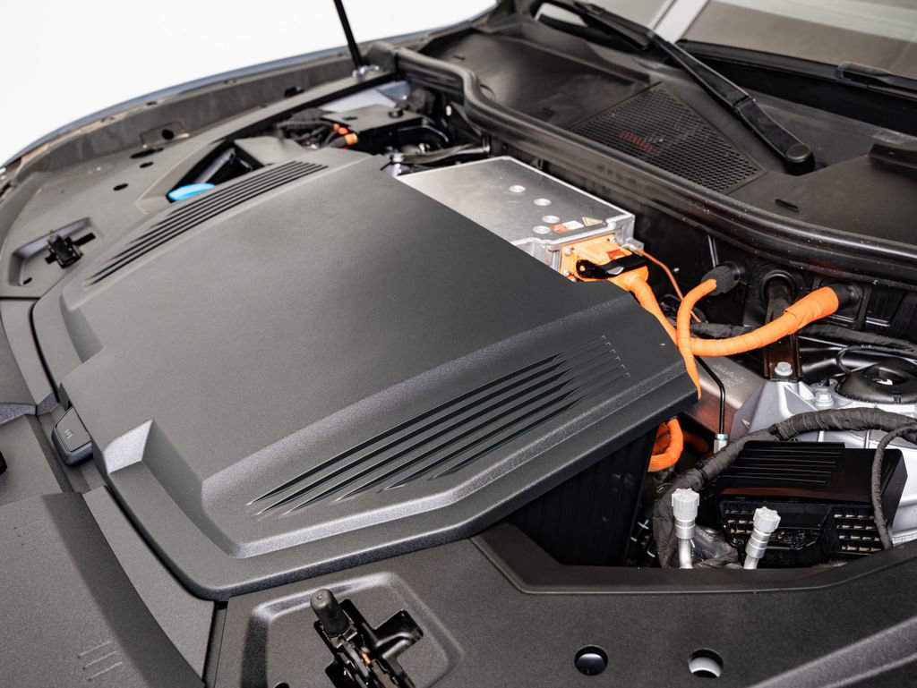 Used 2022 Audi e-tron Premium w/ Convenience Plus Package image 46