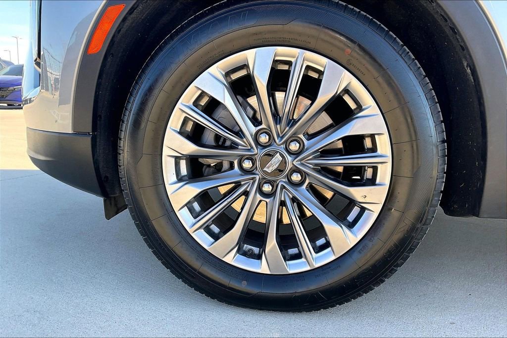 Used 2025 Cadillac XT4 Premium Luxury image 12