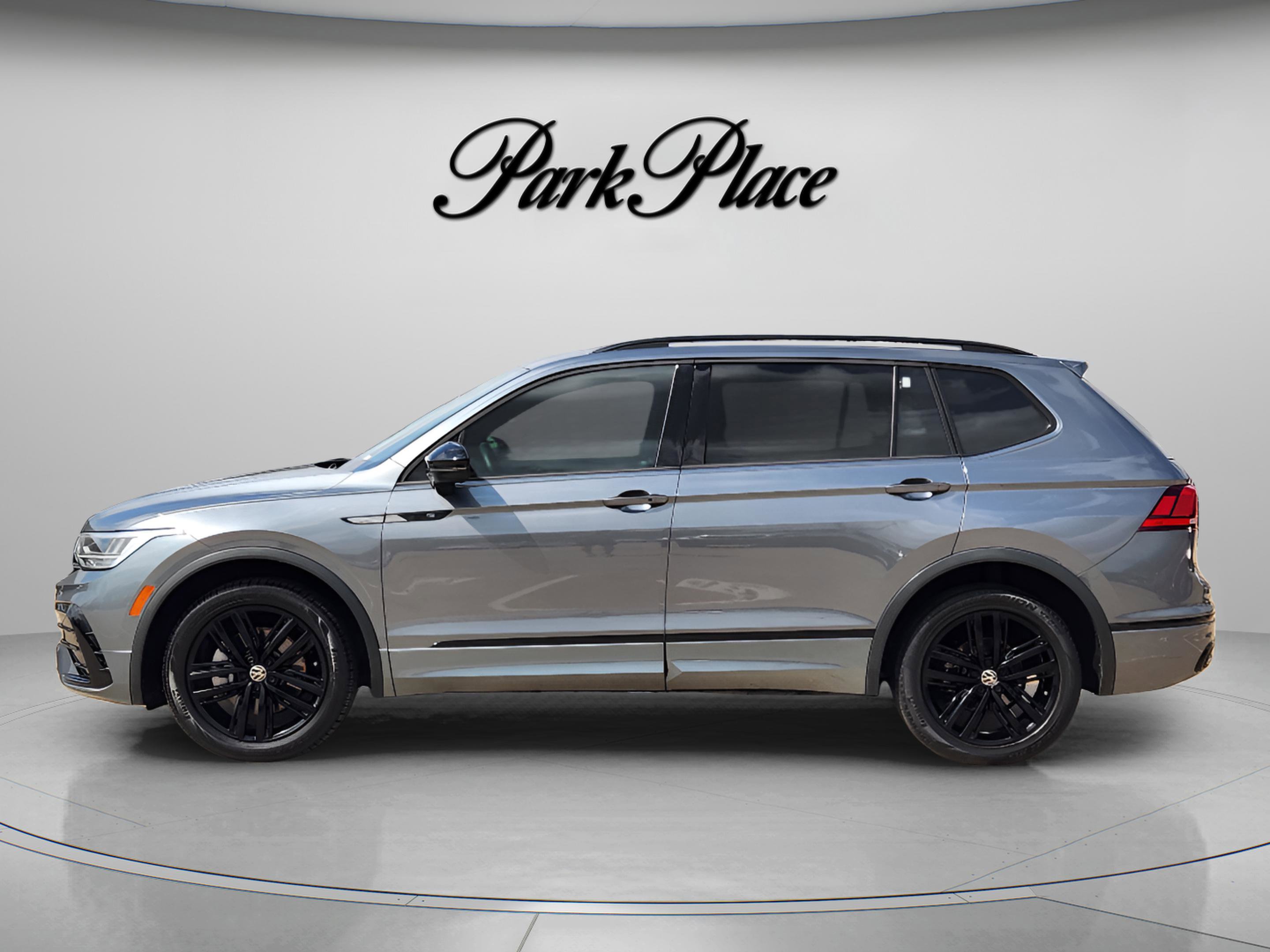 Used 2022 Volkswagen Tiguan SE R-Line image 2