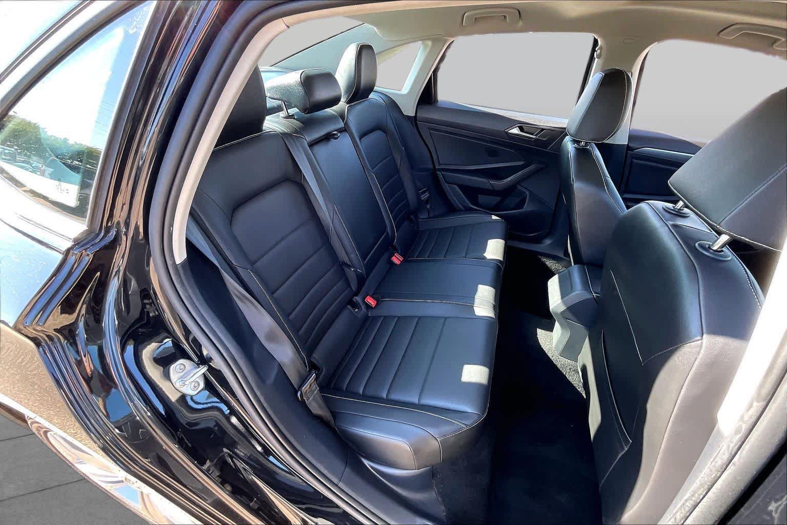 Used 2024 Volkswagen Jetta SE FWD image 19