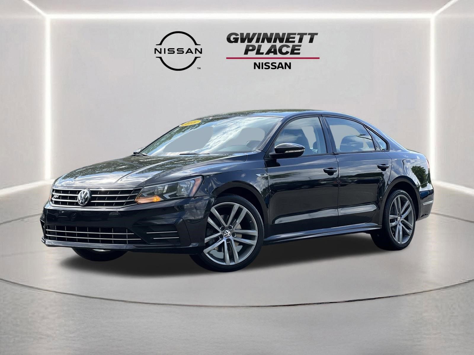 Used 2018 Volkswagen Passat 2.0T R-Line FWD image 1