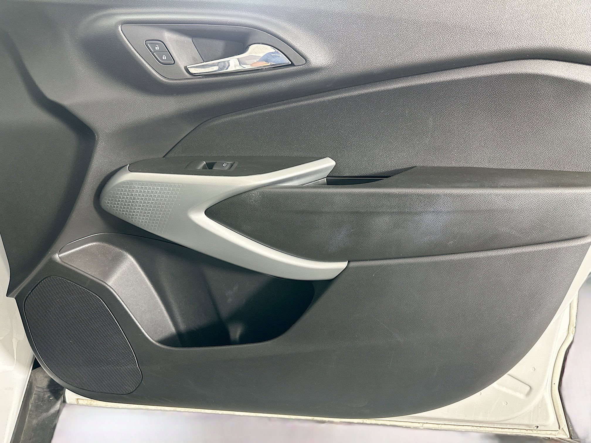 Used 2025 Chevrolet Trax LS image 29