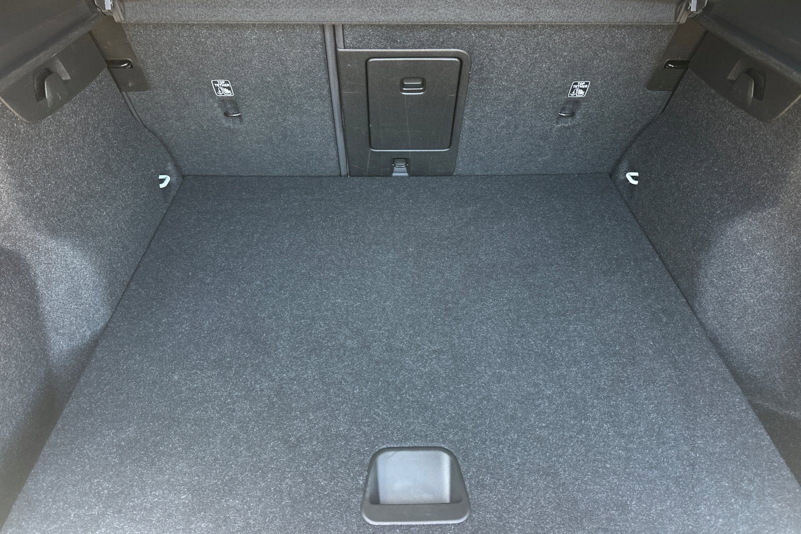 Used 2022 Volvo XC40 T5 Momentum image 14