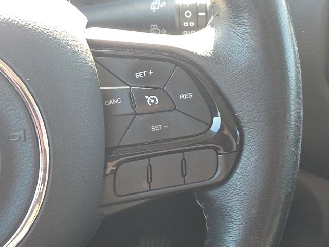 Used 2016 Jeep Renegade Latitude AWD/4WD image 35