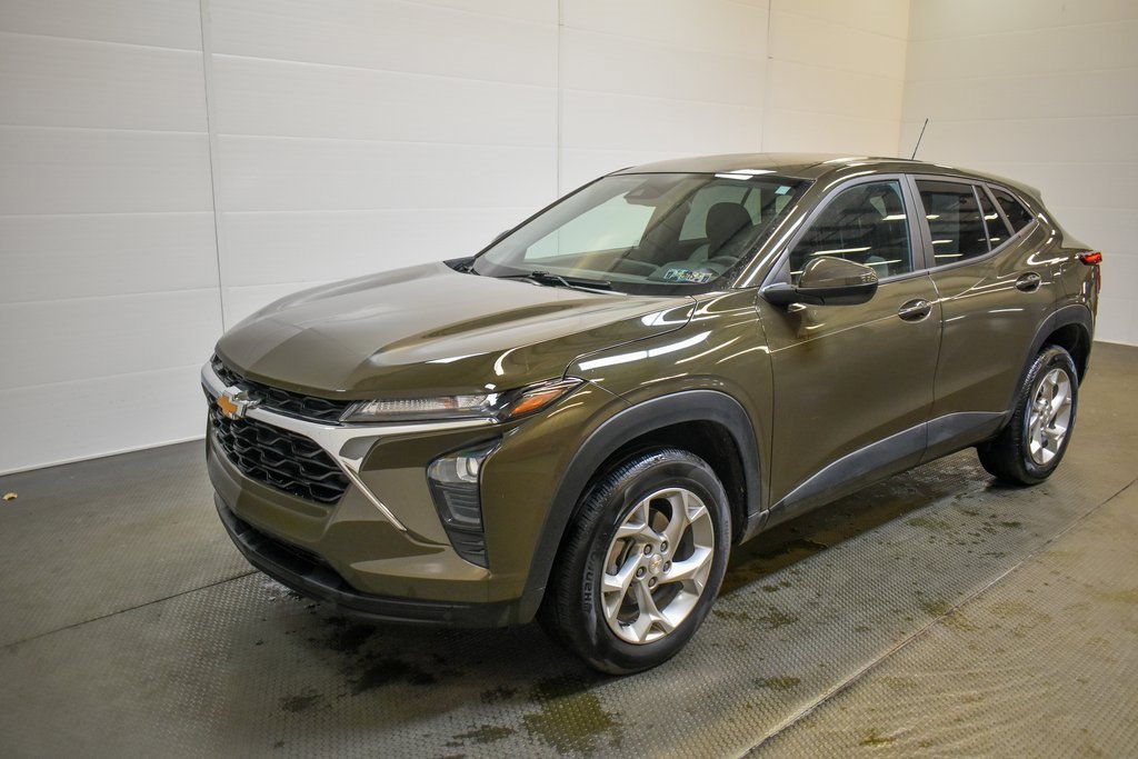 Used 2024 Chevrolet Trax LS w/ LS Convenience Package image 3