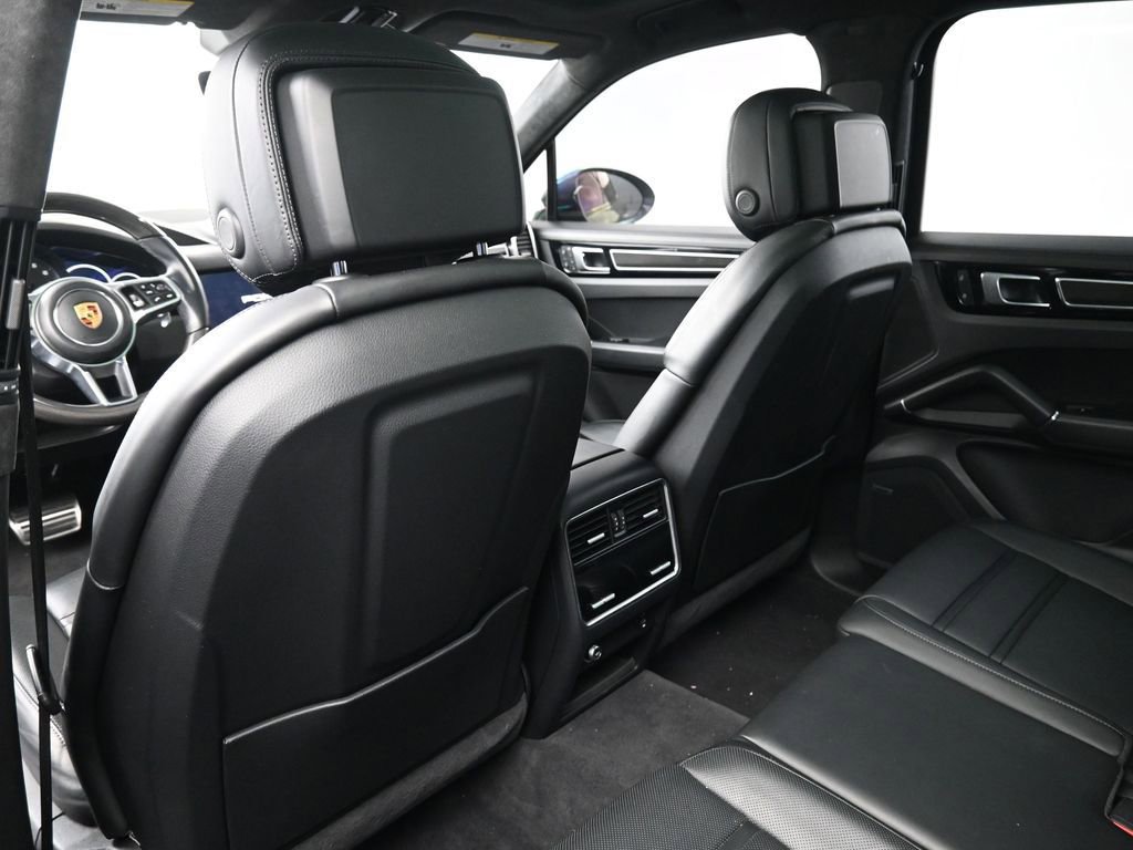 Certified 2023 Porsche Cayenne GTS image 10