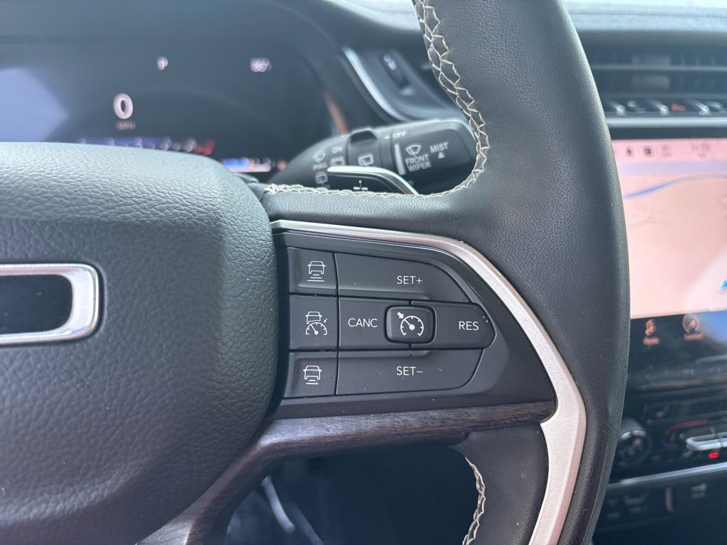 Used 2023 Jeep Grand Cherokee Limited w/ Black Appearance Package image 20