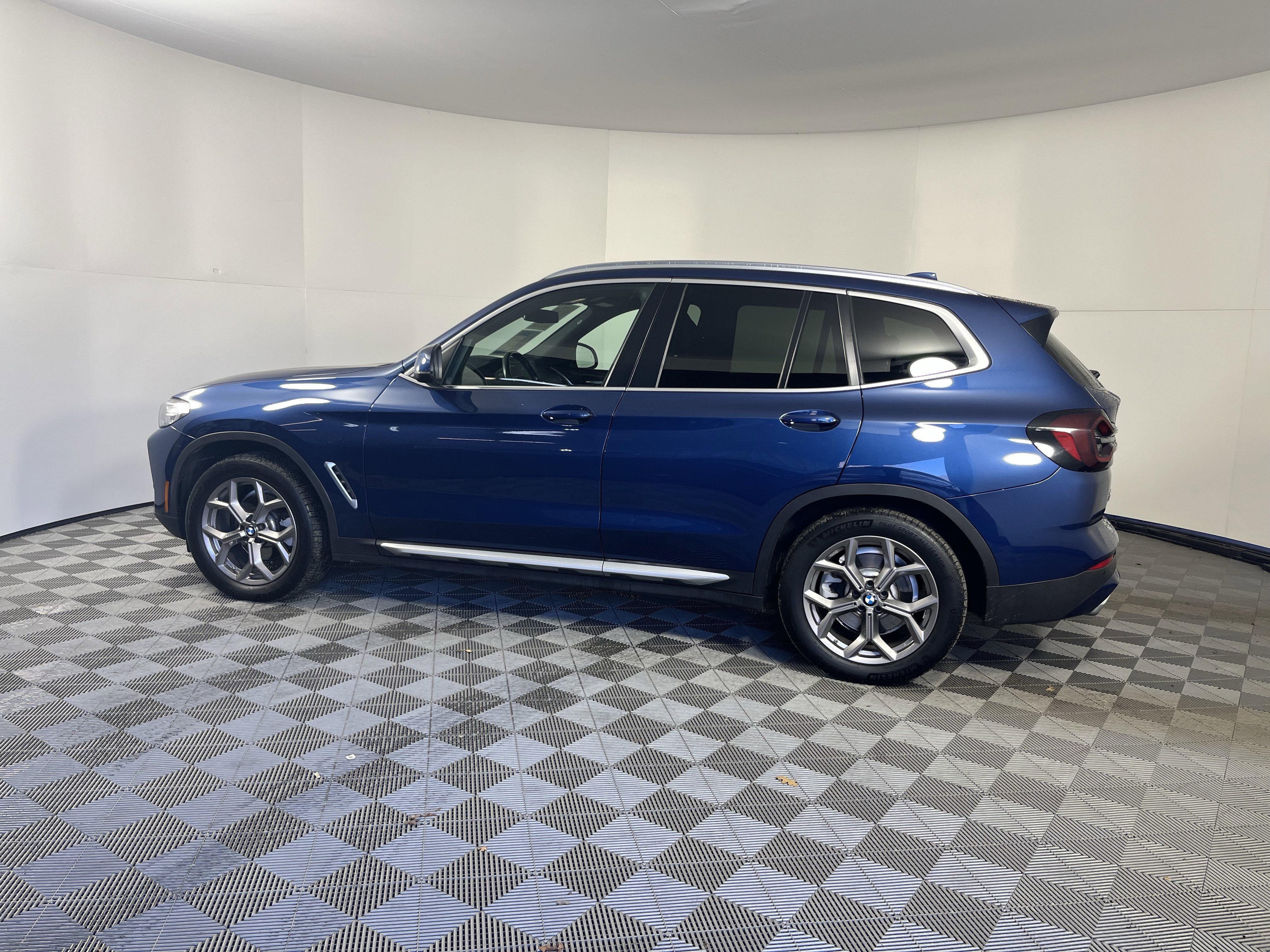 Used 2022 BMW X3 xDrive30i w/ Premium Package image 2