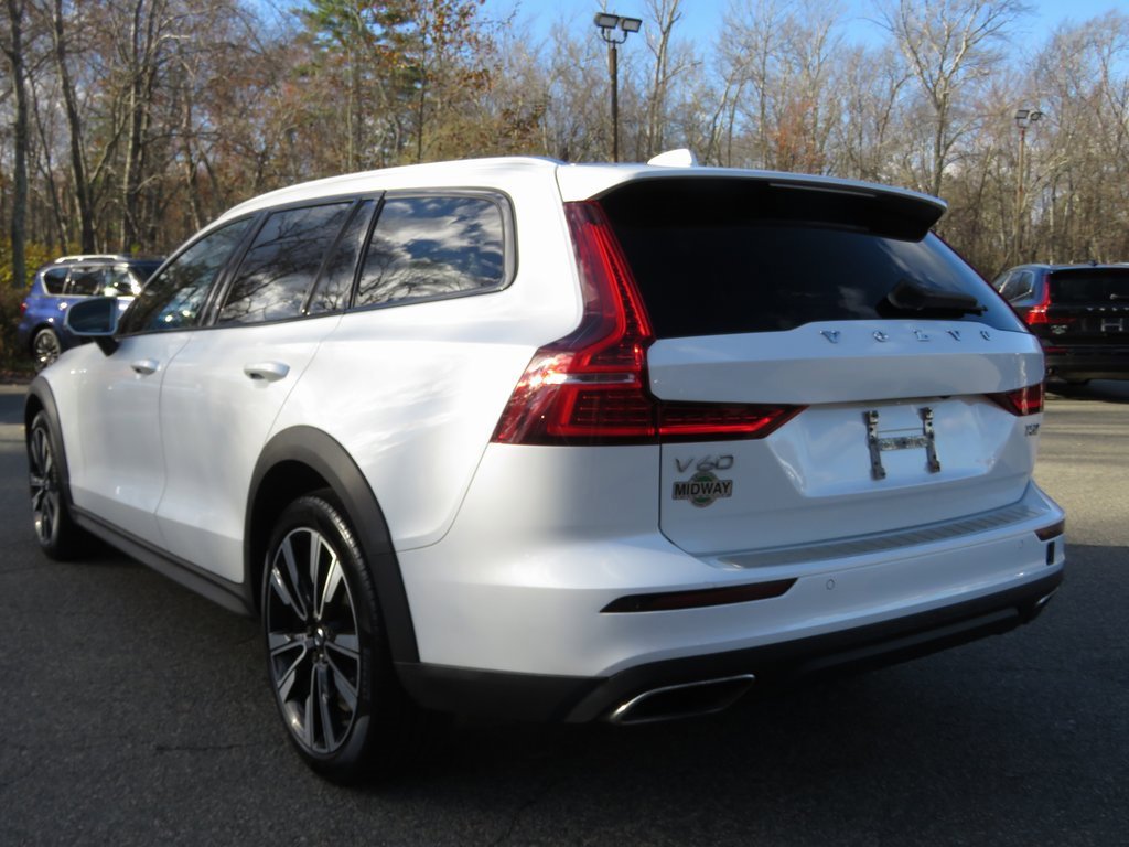 Used 2022 Volvo V60 T5 Cross Country w/ Climate Package image 6