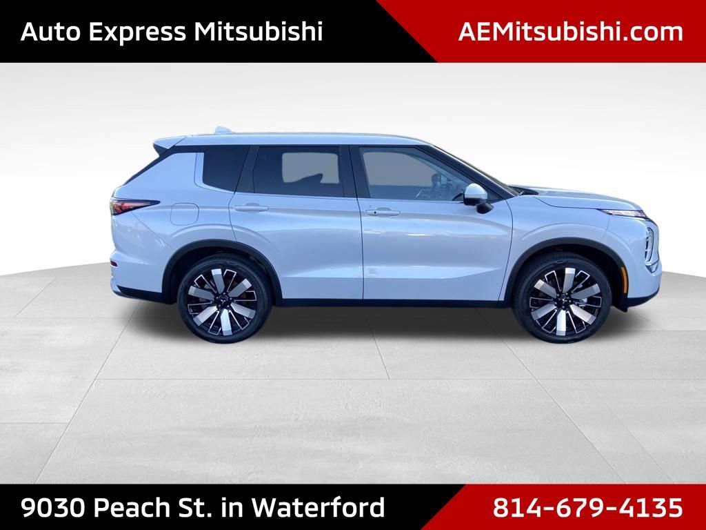New 2026 Mitsubishi Outlander SE image 8