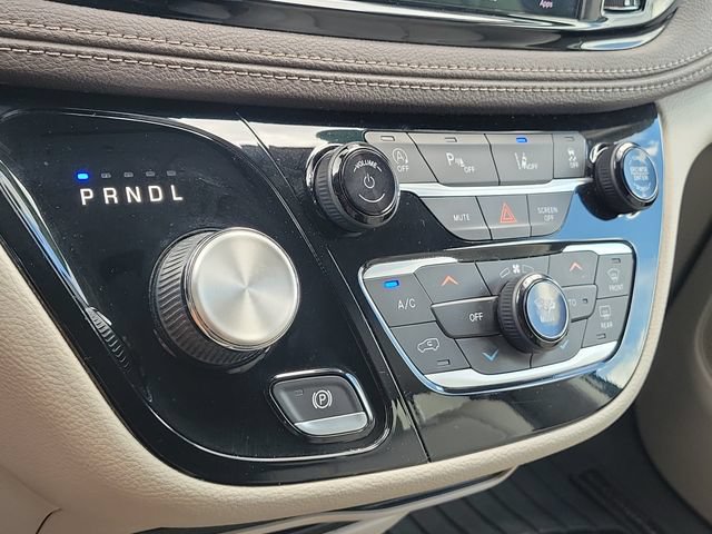 Used 2021 Chrysler Pacifica Touring-L FWD image 32