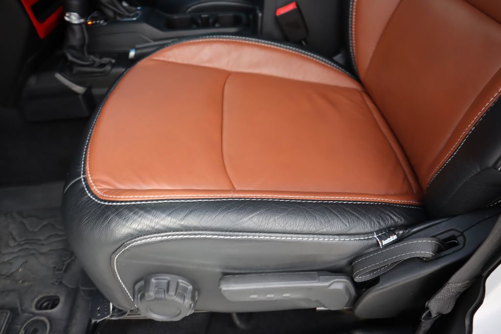 Used 2018 Jeep Wrangler Unlimited Sahara image 18